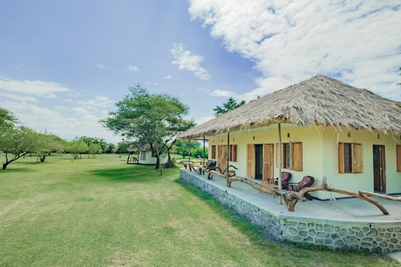 Lake Natron Maasai Giraffe Eco Lodge And Camping Mtowabaga Екстериор снимка