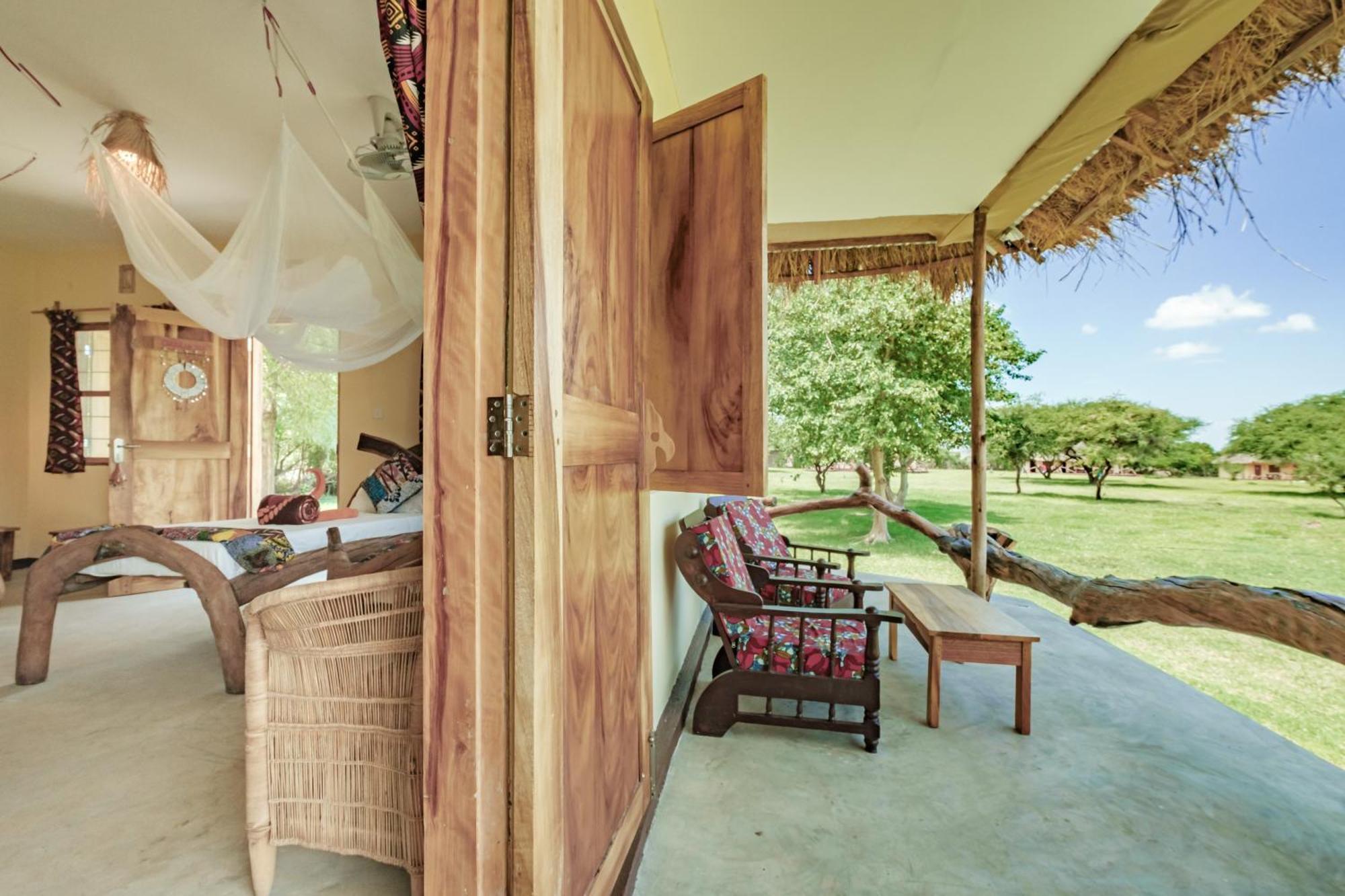 Lake Natron Maasai Giraffe Eco Lodge And Camping Mtowabaga Екстериор снимка