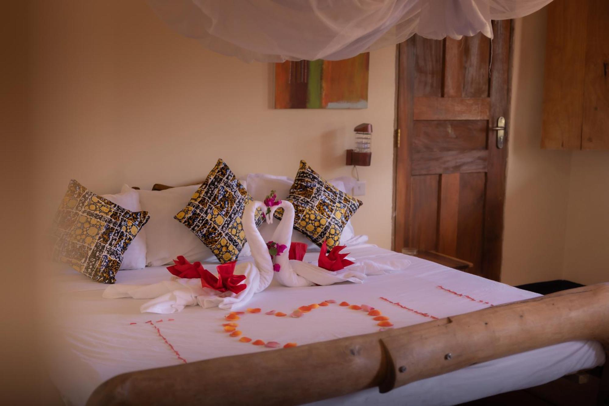 Lake Natron Maasai Giraffe Eco Lodge And Camping Mtowabaga Екстериор снимка