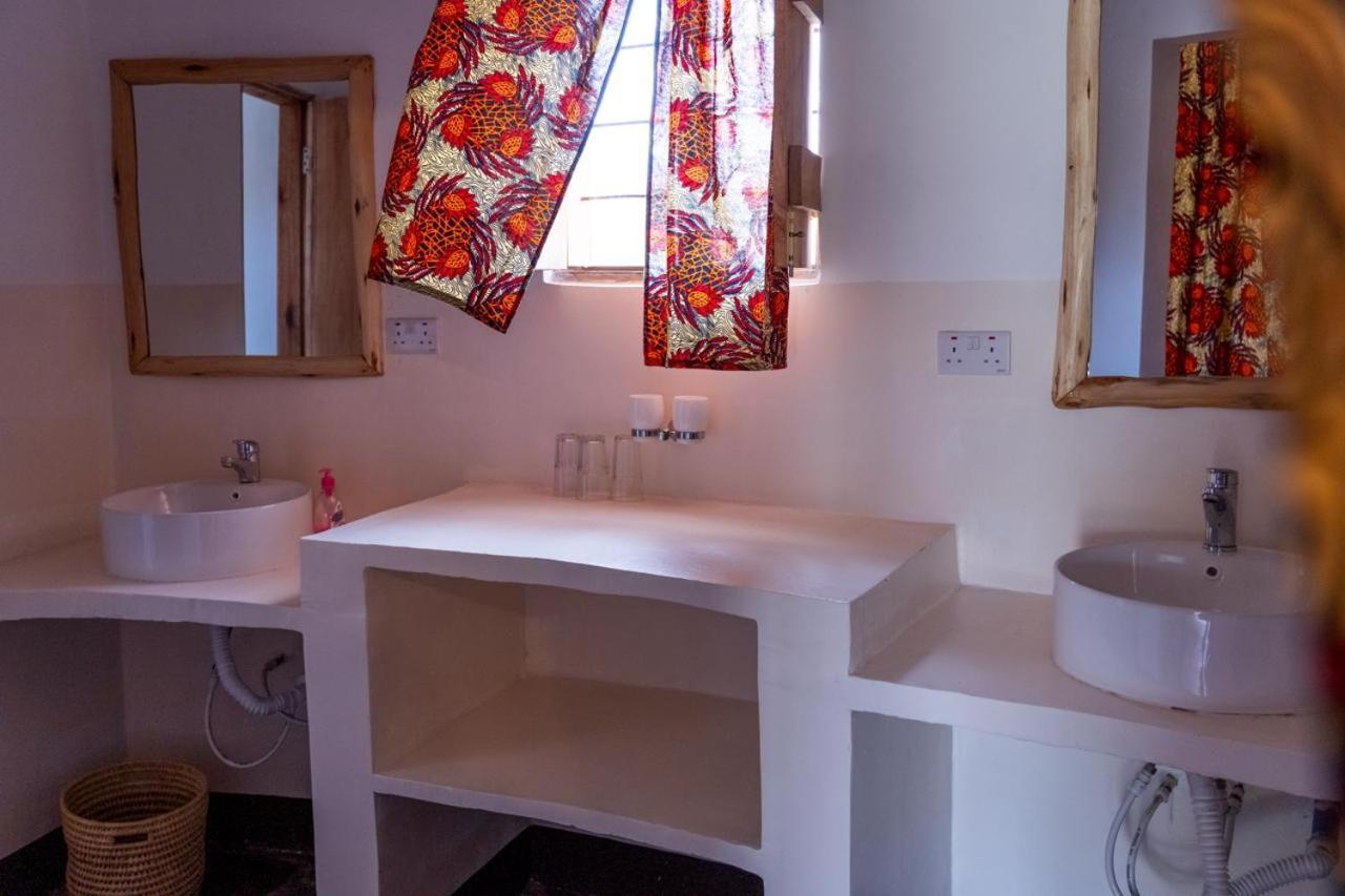 Lake Natron Maasai Giraffe Eco Lodge And Camping Mtowabaga Екстериор снимка